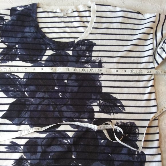 Adrienne Vittadini | Navy and Cream Long Sweater with Graphic Floral | XL - Picture 9 of 12